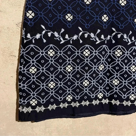 Loft Embroidered Floral Geometric Mini Skirt Size 14 Lined Navy Blue White - Picture 3 of 12